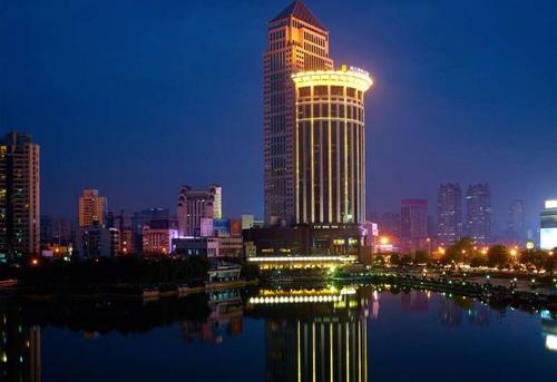武汉友谊国际酒店是几星级酒店？沙湖大桥收费吗