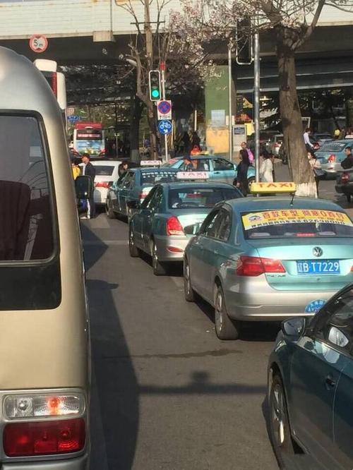中午十二点打车便宜吗?堵车过了12点收费吗-图2 中午十二点打车便宜吗?堵车过了12点收费吗-图2