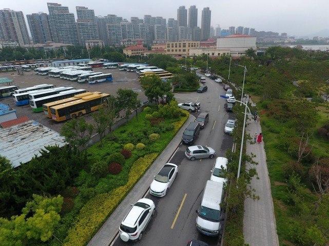 青岛小麦岛公园停车攻略？石老人停车场收费