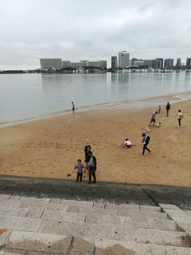 五缘湾大众海水浴场注意事项？五缘湾沙滩收费吗