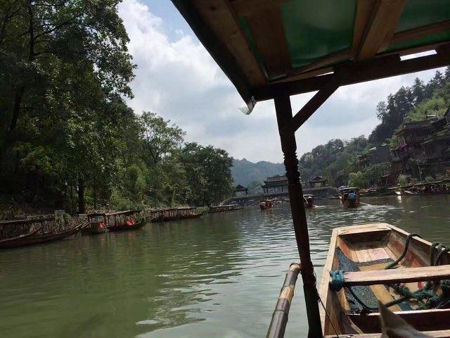 凤凰古城不住店怎么过夜?古城沙滩浴场收费吗-图2 凤凰古城不住店怎么过夜?古城沙滩浴场收费吗-图2