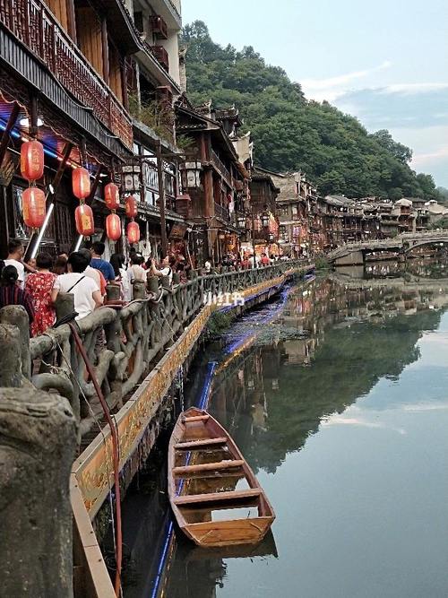 凤凰古城不住店怎么过夜？古城沙滩浴场收费吗