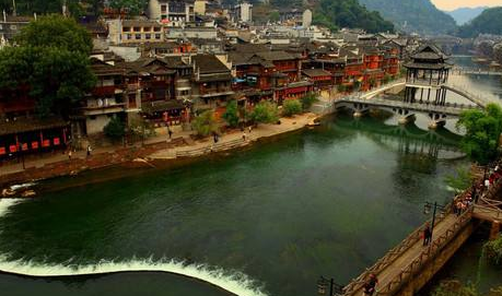 凤凰古城不住店怎么过夜?古城沙滩浴场收费吗-图3 凤凰古城不住店怎么过夜?古城沙滩浴场收费吗-图3
