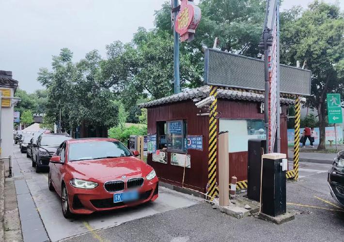 大理古城南门停车哪里方便？龙井村停车收费吗
