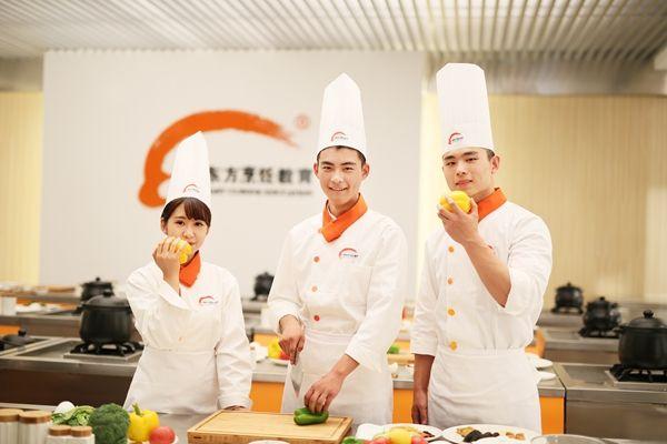 我想问下新东方烹饪学校收费是怎样收的？成都新东方收费
