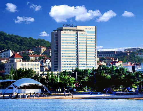 青岛黄海区去哪吃海鲜？金门大酒店停车收费