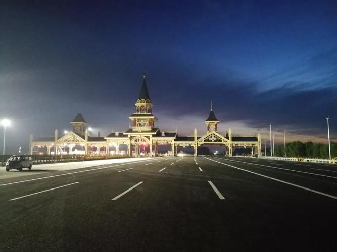 跑独库公路的费用？库车县收费站夜景图片