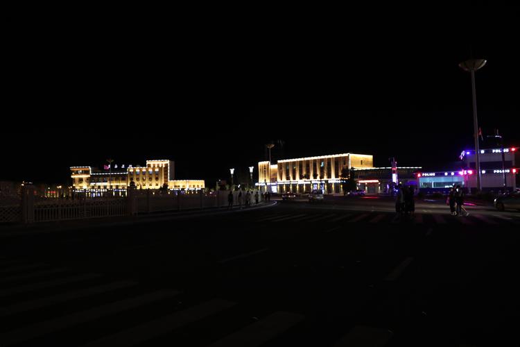 跑独库公路的费用?库车县收费站夜景图片-图2 跑独库公路的费用?库车县收费站夜景图片-图2