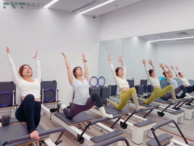 瑜伽普拉提撸铁哪个塑形最快?铁力健身房收费-图3 瑜伽普拉提撸铁哪个塑形最快?铁力健身房收费-图3