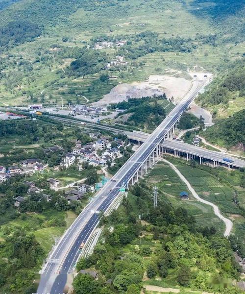 请问铜仁至石阡的高速公路什么时候通车？思南到铜仁高速收费