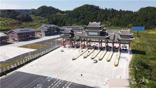 广西河池机场至荔波观光旅游专钱公路什么时候开通？独山收费站图片