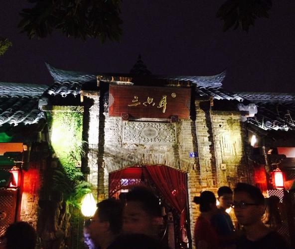 都江堰逛街到哪里去?都江堰小酒吧怎么收费-图2 都江堰逛街到哪里去?都江堰小酒吧怎么收费-图2