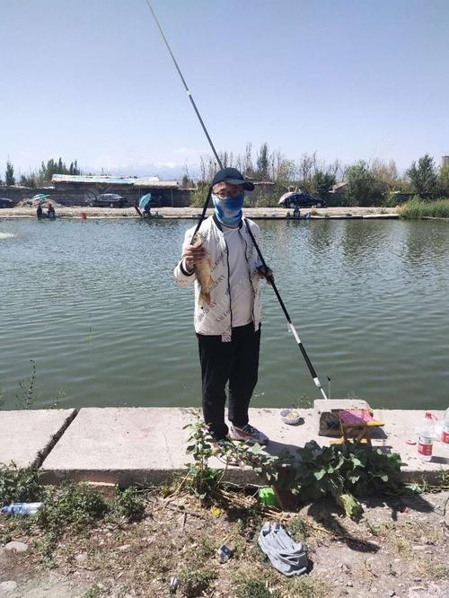 钓鱼的诗？酒泉哪钓鱼不收费