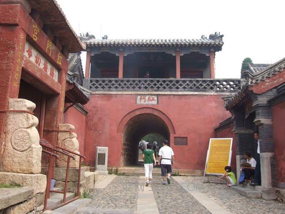 泰山红门都有哪些庙宇？泰安红门的寺庙收费么
