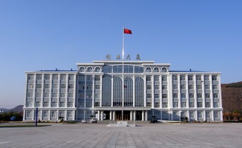 穆棱地方交警在封闭式牡丹江至绥芬河高速公路边建测速仪，限速是80，是在穆棱县界内，他们有执法权限吗？牡丹江穆棱收费站