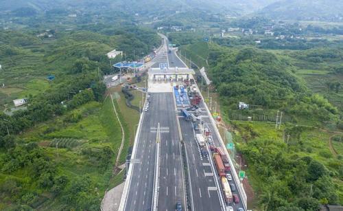请问成渝高速分流道建的如何了？北碚收费站