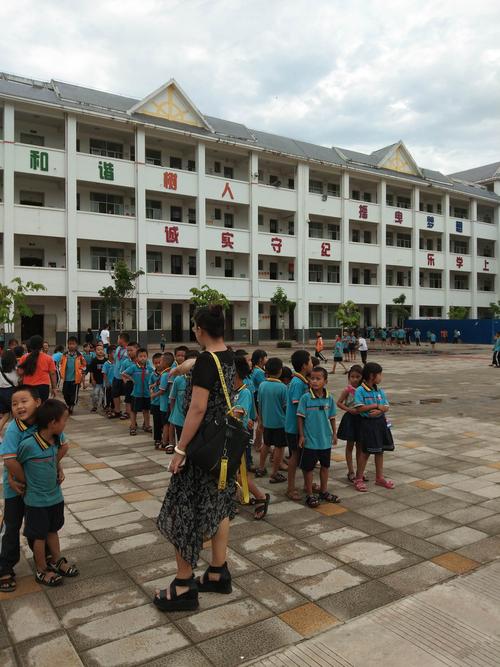 云南省西双版纳允景洪小学2023年招生范围？西双版纳托儿所的收费