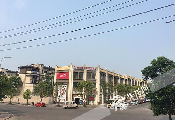 重庆北碚哪里的衣服物美价廉?北碚重百三店地下停车库收费-图2 重庆北碚哪里的衣服物美价廉?北碚重百三店地下停车库收费-图2