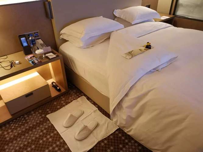 五星酒店开夜床标准？五星级酒店房间摆放收费表