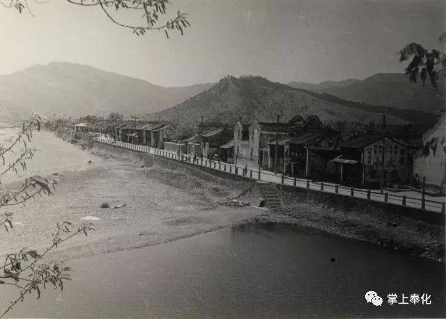 为什么溪口火车站建在班溪？溪口收费站在哪