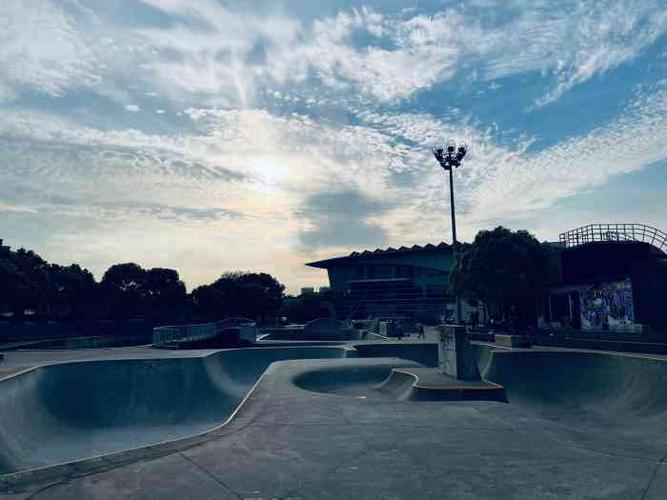 上海新江湾城,滑板公园,需要门票吗?开放时间是几点到几点?smp滑板公园收费-图2 上海新江湾城,滑板公园,需要门票吗?开放时间是几点到几点?smp滑板公园收费-图2