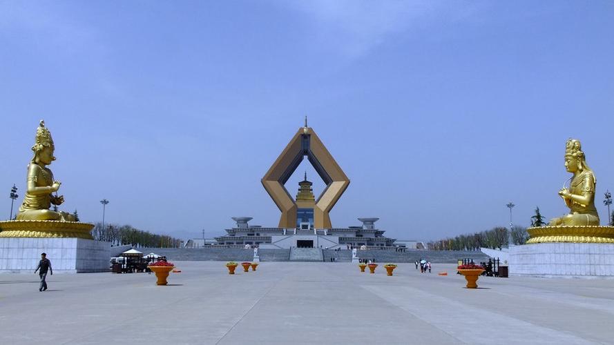 银昆高速沿途景点？法门寺佛光大道收费吗