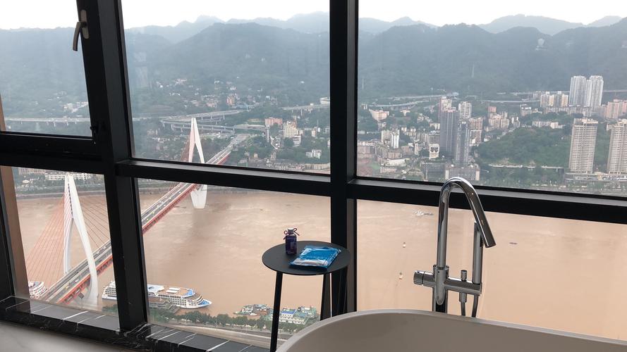 重庆雾屿高空江景酒店怎么样?重庆空中餐厅人均收费-图2 重庆雾屿高空江景酒店怎么样?重庆空中餐厅人均收费-图2