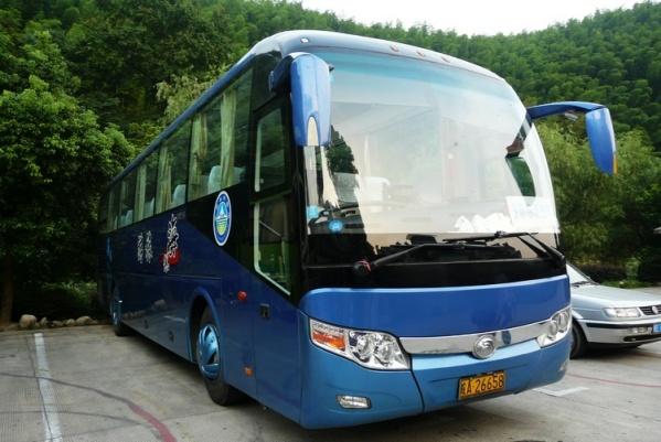 大巴车过路费和轿车一样吗？旅游大巴高速收费吗