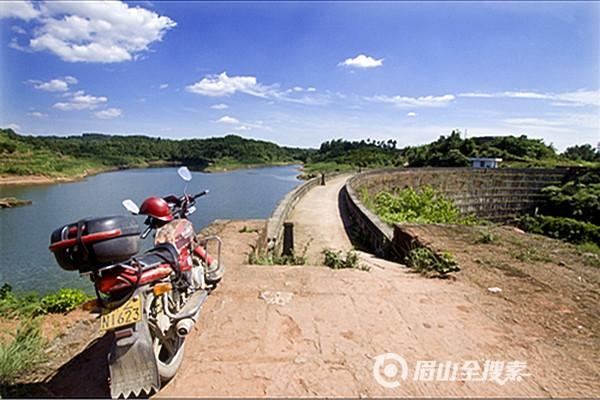 乐山市中区附近能踩水的地方？大佛水库钓鱼收费