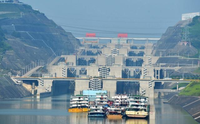 三峡船闸能通过最大的船吨位？过三峡船闸收费吗