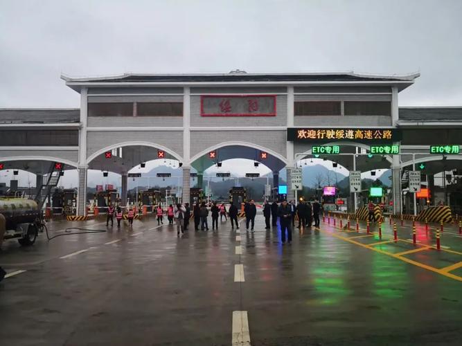 兰海高速崇遵段遵义南站为什么不让大货车下站?遵义南收费站出站口-图3 兰海高速崇遵段遵义南站为什么不让大货车下站?遵义南收费站出站口-图3