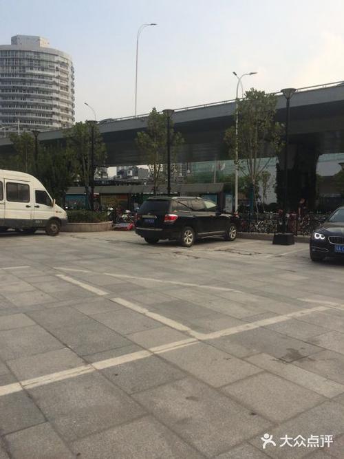 杭州银泰百货西湖店停车贵吗？百货大楼停车收费标准