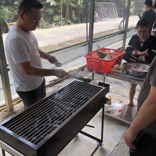 深圳宝安那里有野外烧烤场？收费怎么样？除了凤凰山？凤凰山烧烤怎么收费