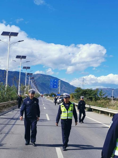 我在邓川要到鹤庆要在那里坐大巴谢谢?军马场收费站2016-图1 我在邓川要到鹤庆要在那里坐大巴谢谢?军马场收费站2016-图1