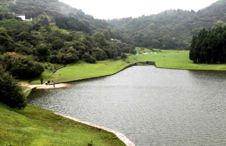 玉湖山生态旅游区门票多少?森林湖游泳池收费标准-图2 玉湖山生态旅游区门票多少?森林湖游泳池收费标准-图2