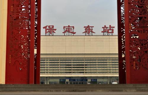 保定东站接人车放哪里？保定高铁站7天停车收费-图2