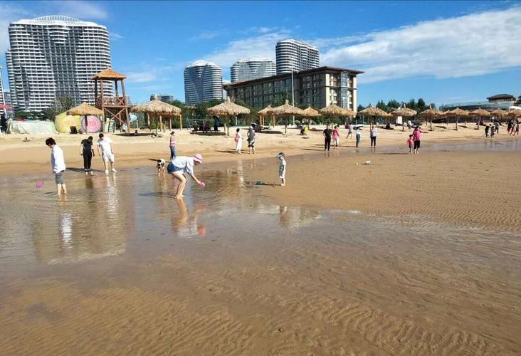 东戴河止锚湾和银泰浴场哪个好？东戴河浴场收费吗