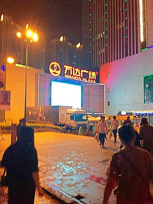 长春市红旗街万达广场停车场入口在哪？红旗街万达停车收费