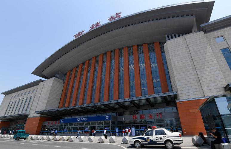 吉林高铁站有几个出站口?吉林华业停车场的收费-图2 吉林高铁站有几个出站口?吉林华业停车场的收费-图2