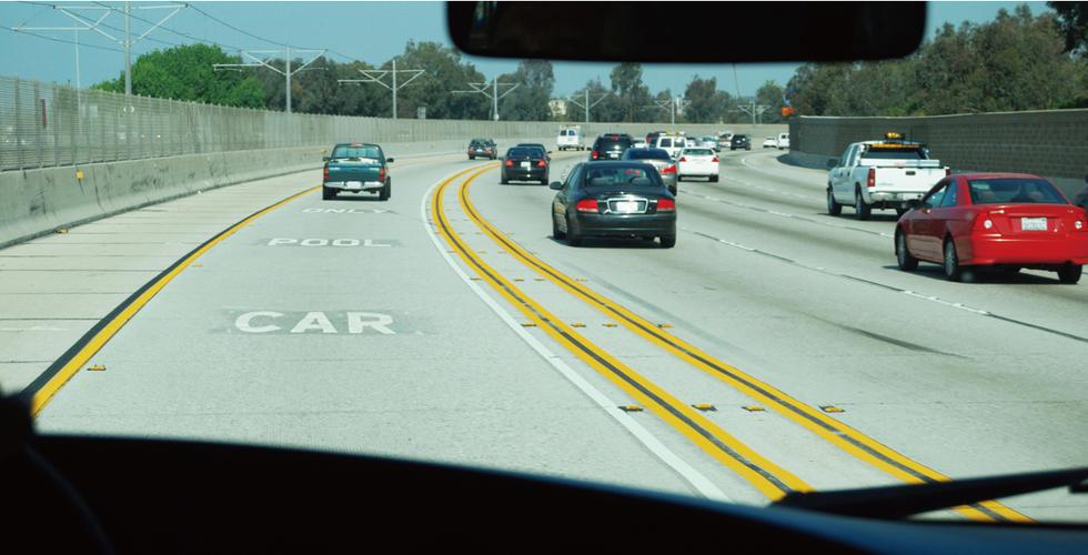 在美国公路最左边道路车内几人才可走？美国 car pool 收费