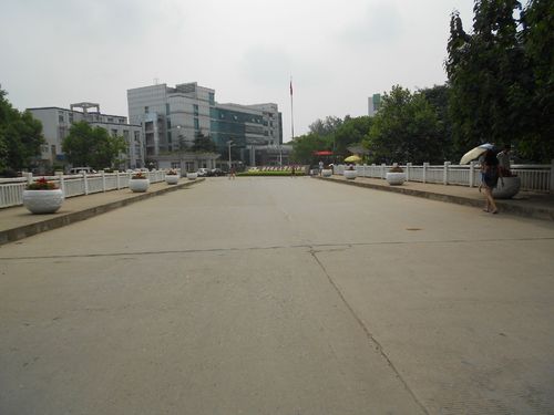 武昌首义学院嘉鱼校区交通方便吗?首义广场停车场收费-图3 武昌首义学院嘉鱼校区交通方便吗?首义广场停车场收费-图3