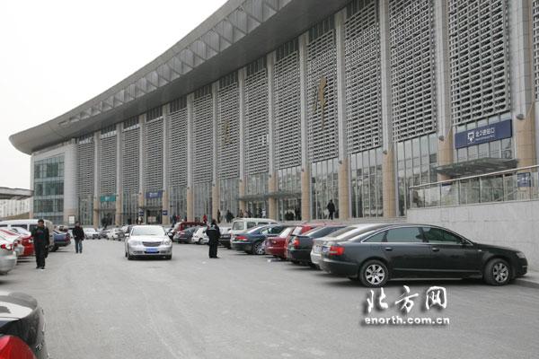 天津火车站停车场停一天要多少钱？天津站收费吗