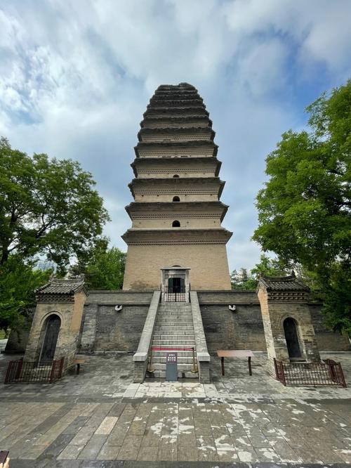 逛大雁塔小雁塔需要多长时间?小雁塔的博物院收费吗-图2 逛大雁塔小雁塔需要多长时间?小雁塔的博物院收费吗-图2