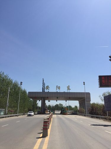 安阳东站离那个高速口最近？安阳高速收费站有几个