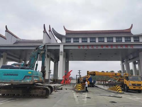 从漳州去武汉市多少公里怎么走、是否全髙速公路？闽赣收费站地址