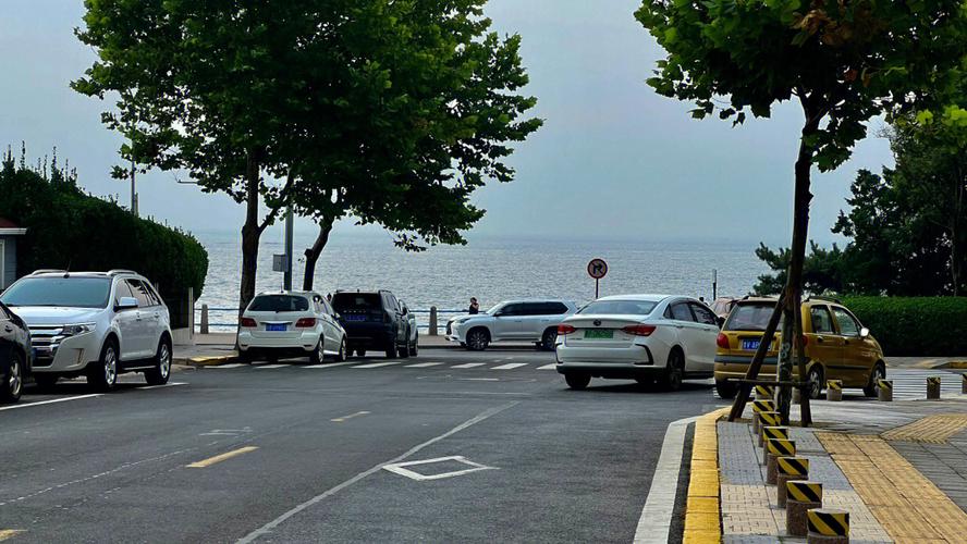 青岛栈桥有停车的地方吗？急急急？青岛百盛停车收费