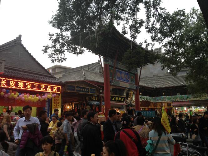 外地去西安的车可以放哪里？回民街停车收费