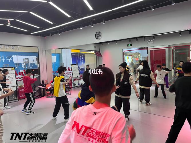 在东莞南城哪个地方可以学街舞?无锡tnt街舞工作室收费-图1 在东莞南城哪个地方可以学街舞?无锡tnt街舞工作室收费-图1