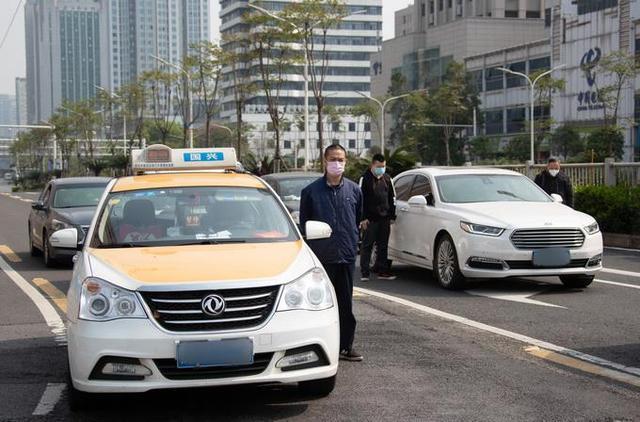 在武汉市坐的士12公里大概要多少钱?武汉坐的士怎么收费-图2 在武汉市坐的士12公里大概要多少钱?武汉坐的士怎么收费-图2