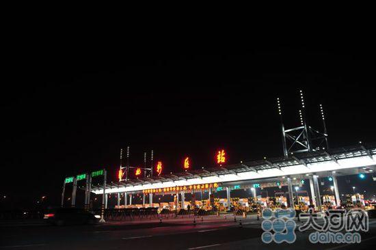 从合肥到亳州不走高速?亳州收费站夜景图-图2 从合肥到亳州不走高速?亳州收费站夜景图-图2